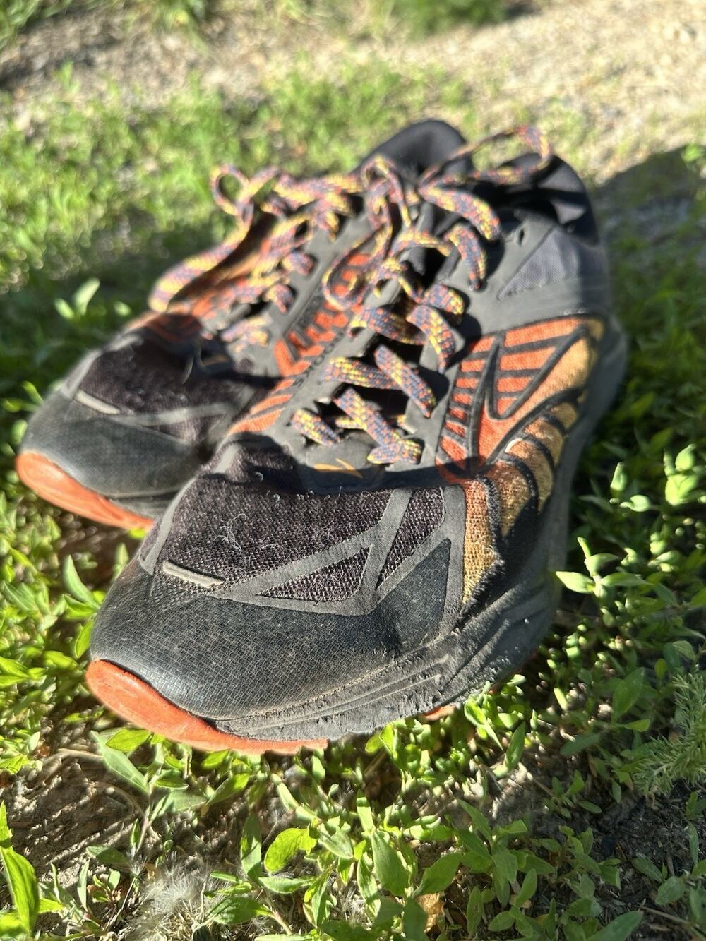 Brooks Cascadia Trail Running Shoes Size 10 Black & Orange Hiking Shoe Active